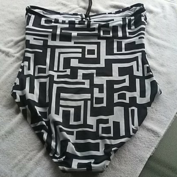 LA Blanca 1 piece Swimsuit - Picture 5 of 7